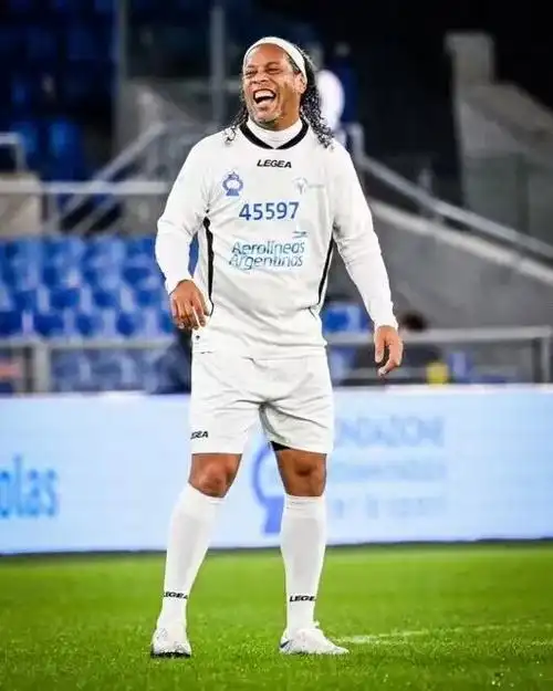 更突显了林 更突显了林